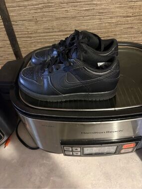 Nike Black Low-Top Leather Sneakers